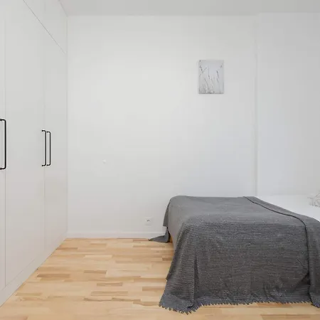 Apartament Air Conditioned In With Parking, Balcony And Bathtub By Renters Warszawa