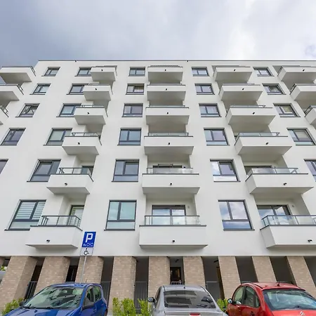 Air Conditioned In With Parking, Balcony And Bathtub By Renters * Warszawa