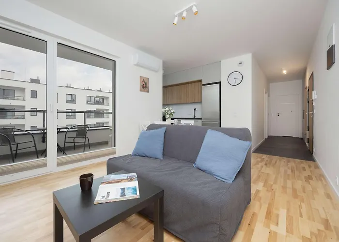 Air Conditioned In With Parking, Balcony And Bathtub By Renters