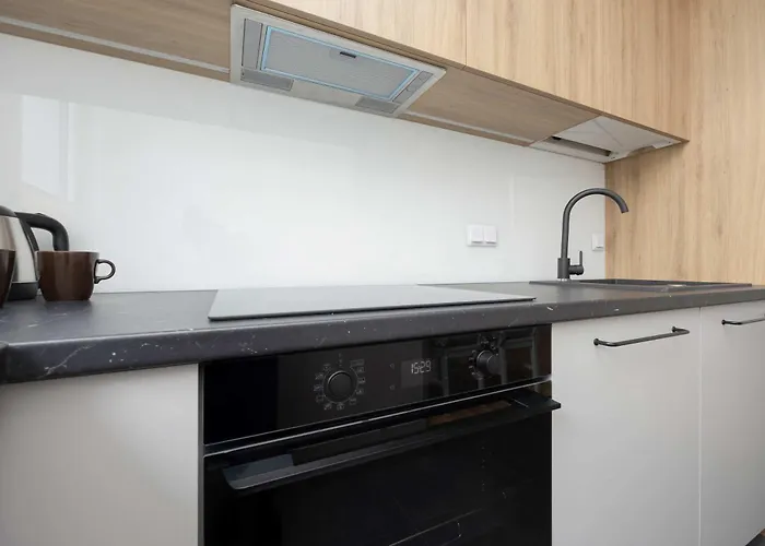 Air Conditioned In With Parking, Balcony And Bathtub By Renters شقة