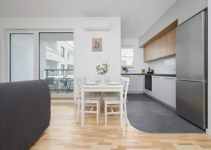 Air Conditioned In With Parking, Balcony And Bathtub By Renters شقة *