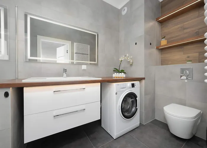 شقة Air Conditioned In With Parking, Balcony And Bathtub By Renters *