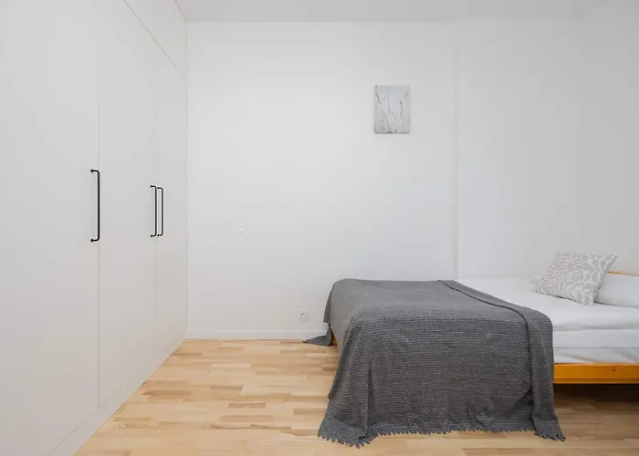 شقة Air Conditioned In With Parking, Balcony And Bathtub By Renters وارسو