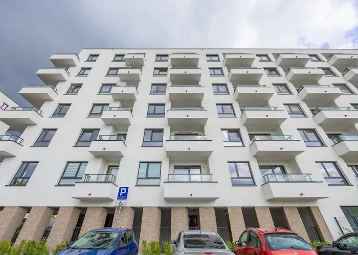 Air Conditioned In With Parking, Balcony And Bathtub By Renters * وارسو