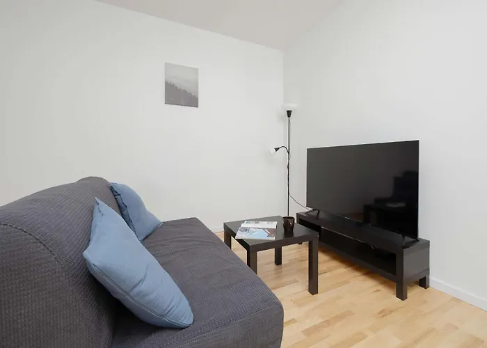 Air Conditioned In With Parking, Balcony And Bathtub By Renters شقة