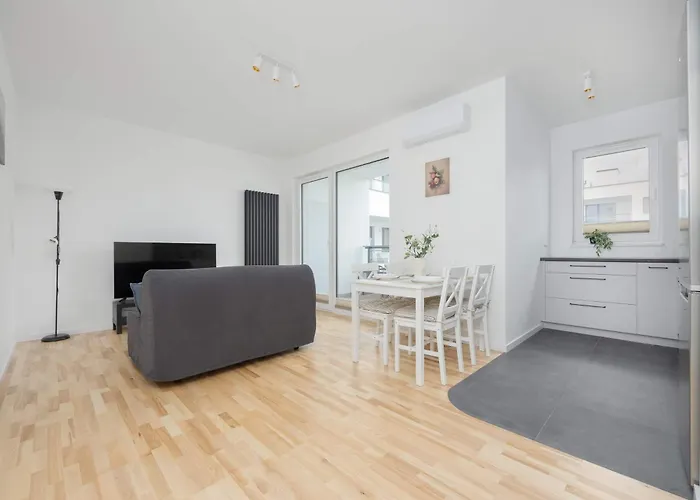 شقة Air Conditioned In With Parking, Balcony And Bathtub By Renters