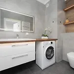 Апартаменты Air Conditioned In With Parking, Balcony And Bathtub By Renters *