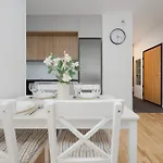 Air Conditioned In With Parking, Balcony And Bathtub By Renters * Варшава