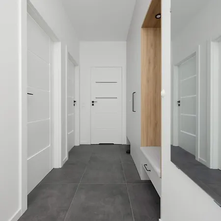 Air Conditioned In With Parking, Balcony And Bathtub By Renters Βαρσοβία