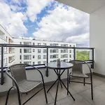 Apartament Air Conditioned In With Parking, Balcony And Bathtub By Renters